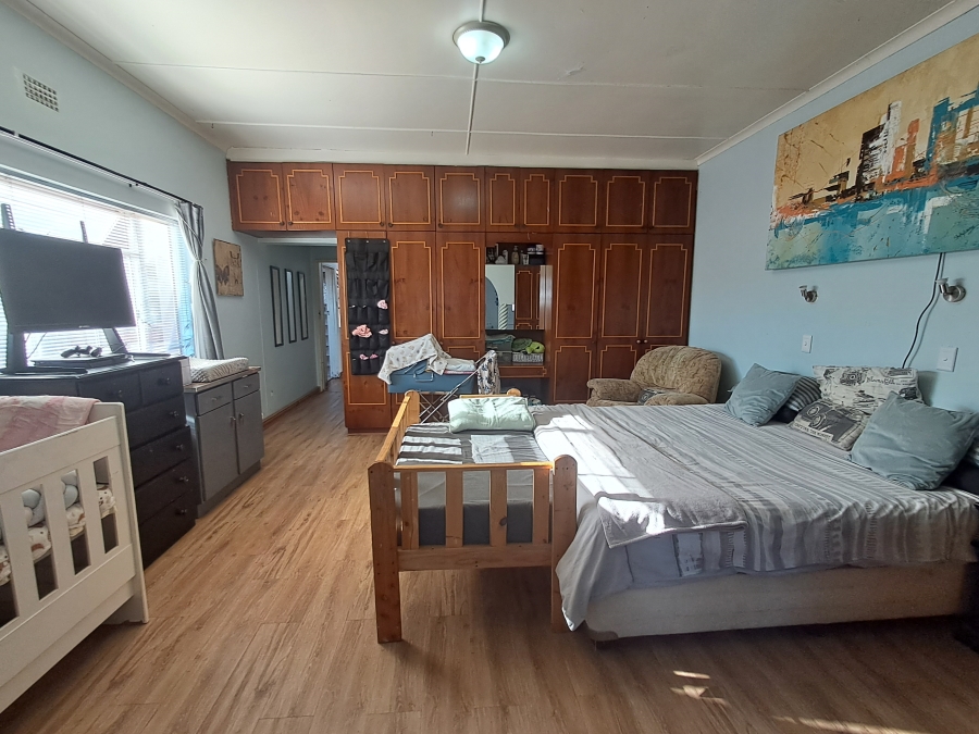 4 Bedroom Property for Sale in Van Riebeeck Hoogte Eastern Cape